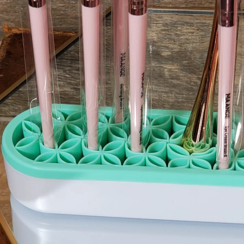 Makeup Brush Organizer- Green -Flexible-Portable-Silicone